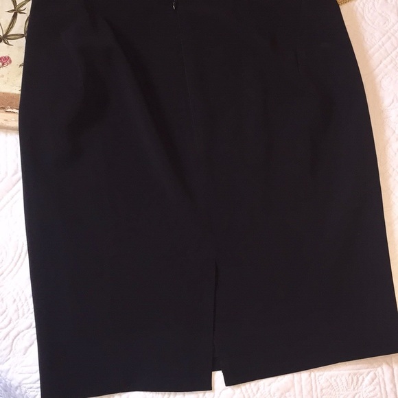 Ann Taylor black pencil skirt - Picture 4 of 6
